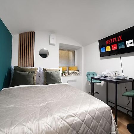 Secret Budget Studio Oasis Prag Exterior foto